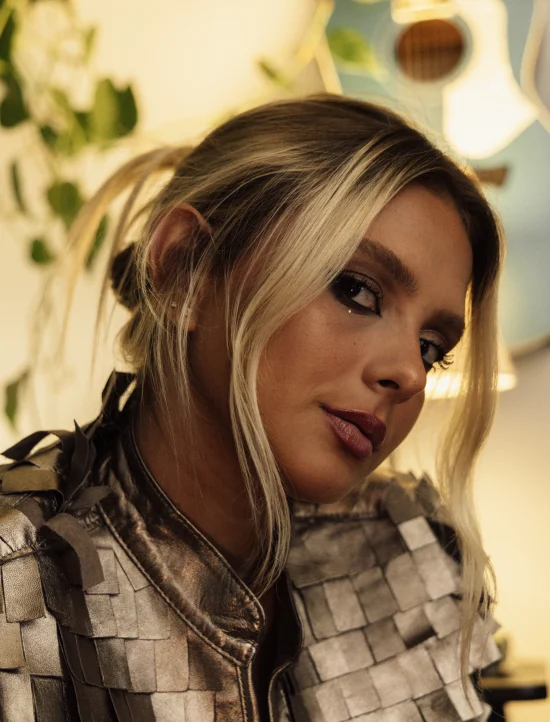 Laura Schadeck lança “Só Mais Um Passo”, feat. com Tinn e entrega POP sensual e intenso em novo capítulo do álbum