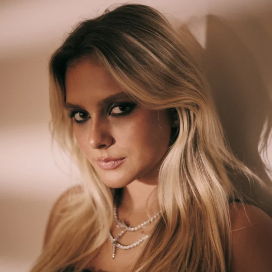 Laura Schadeck apresenta “Concorda Comigo”, novo single marcado por sensualidade e poder feminino