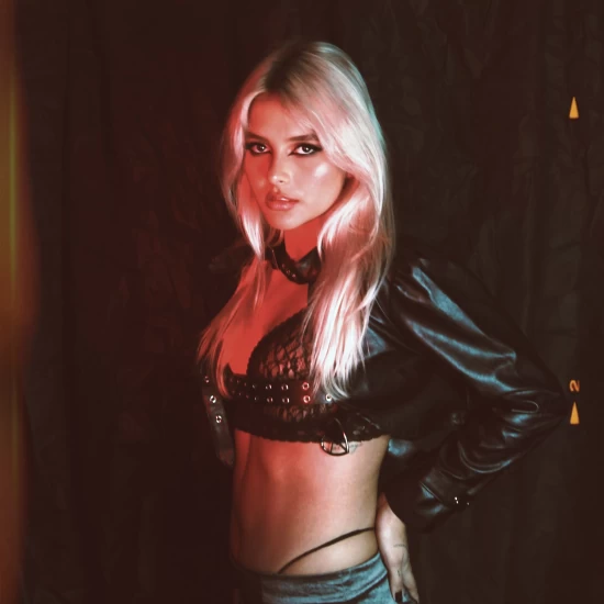 Laura Schadeck lança primeiro álbum da carreira, 